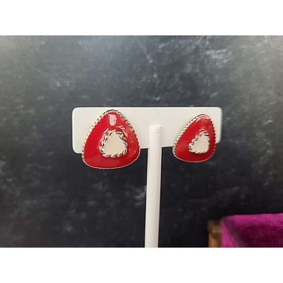 Vintage White And Red Triangular Enamel Stud Earrings - Picture 7 of 10